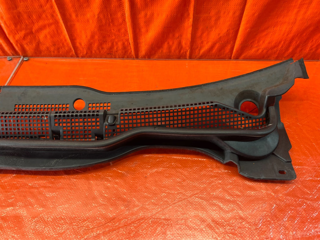 04 05 ACURA TSX   WINDSHIELD WIPER COWL TRIM PLASTIC   OEM FACTORY #1565