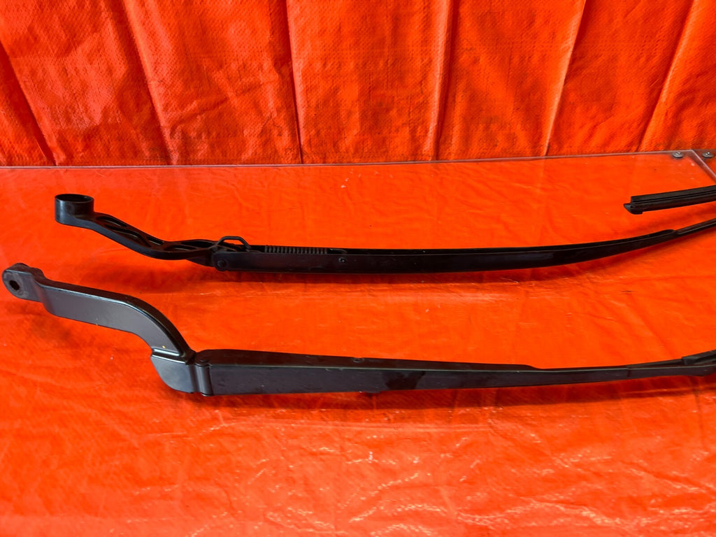 13 18 ACURA RDX BASE   WINDSHIELD WIPER ARMS   LEFT AND RIGHT ARM SET   OEM #1537