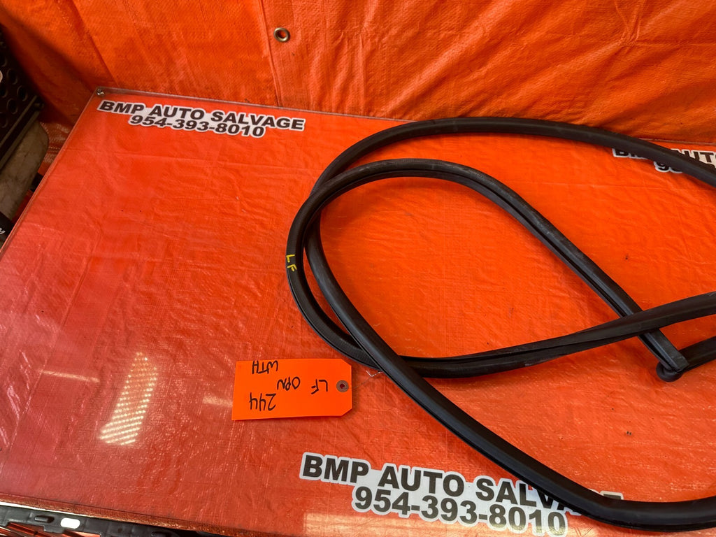 07 09 LEXUS ES350   CHASSIS TO DOOR OPEN TRIM GASKET DRIVER LEFT FRONT OEM #2447