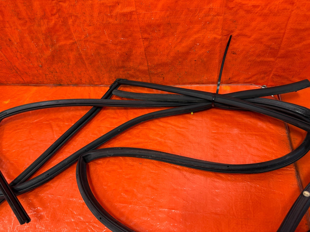 13 15 HONDA CIVIC SEDAN   LEFT REAR DOOR   WEATHER STRIP & RUN CHANNEL   OEM8