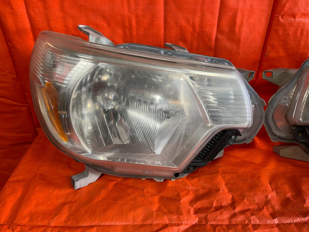 12 15 TOYOTA TACOMA   HEADLIGHT SET   HEADLIGHTS LEFT RIGHT 1 OEM 1 AFTERMARKET5