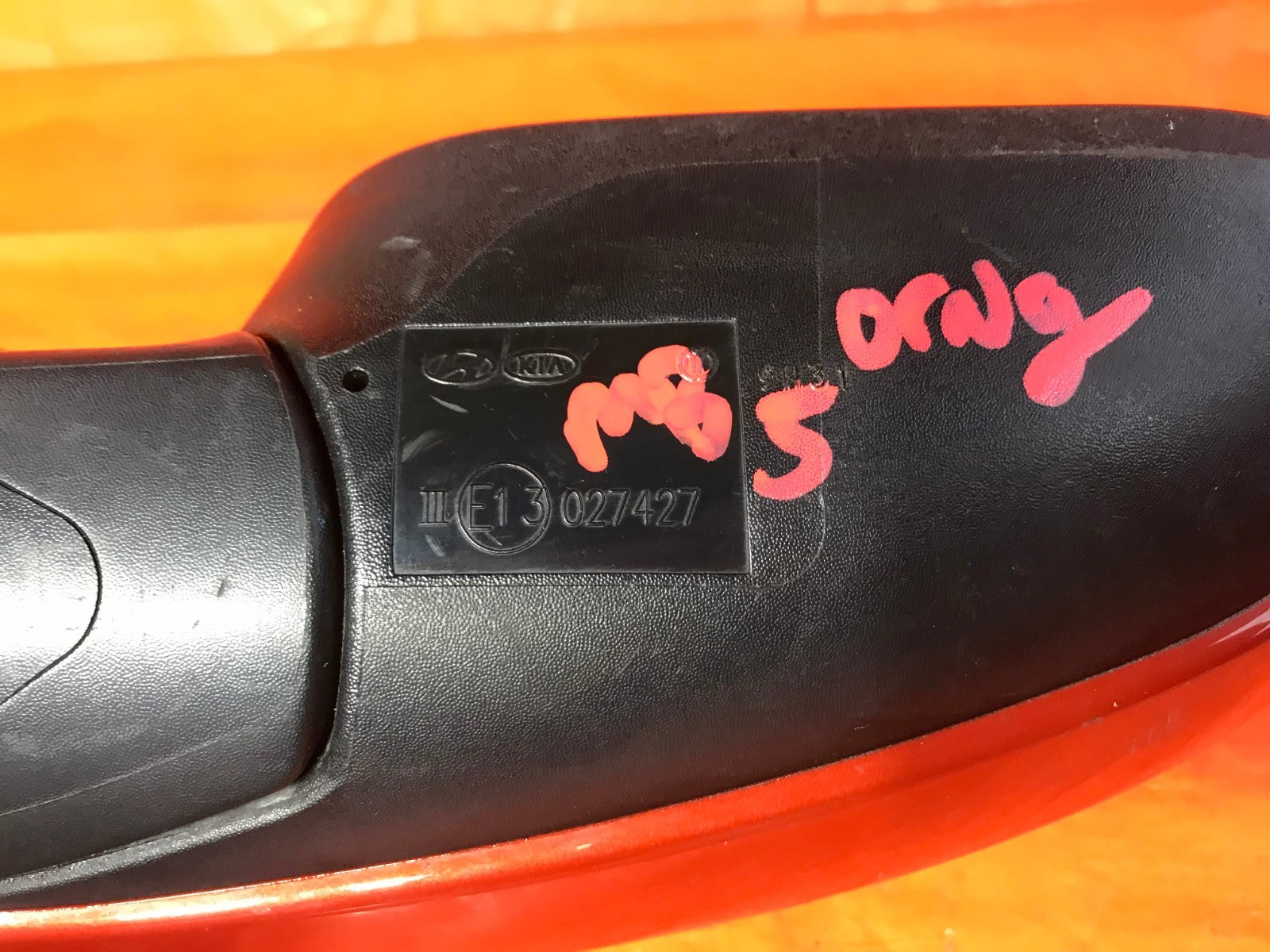 OEM 2010 10 HYUNDAI ACCENT PASSENGER RIGHT SIDE VIEW MIRROR   ORANGE E13 0274279