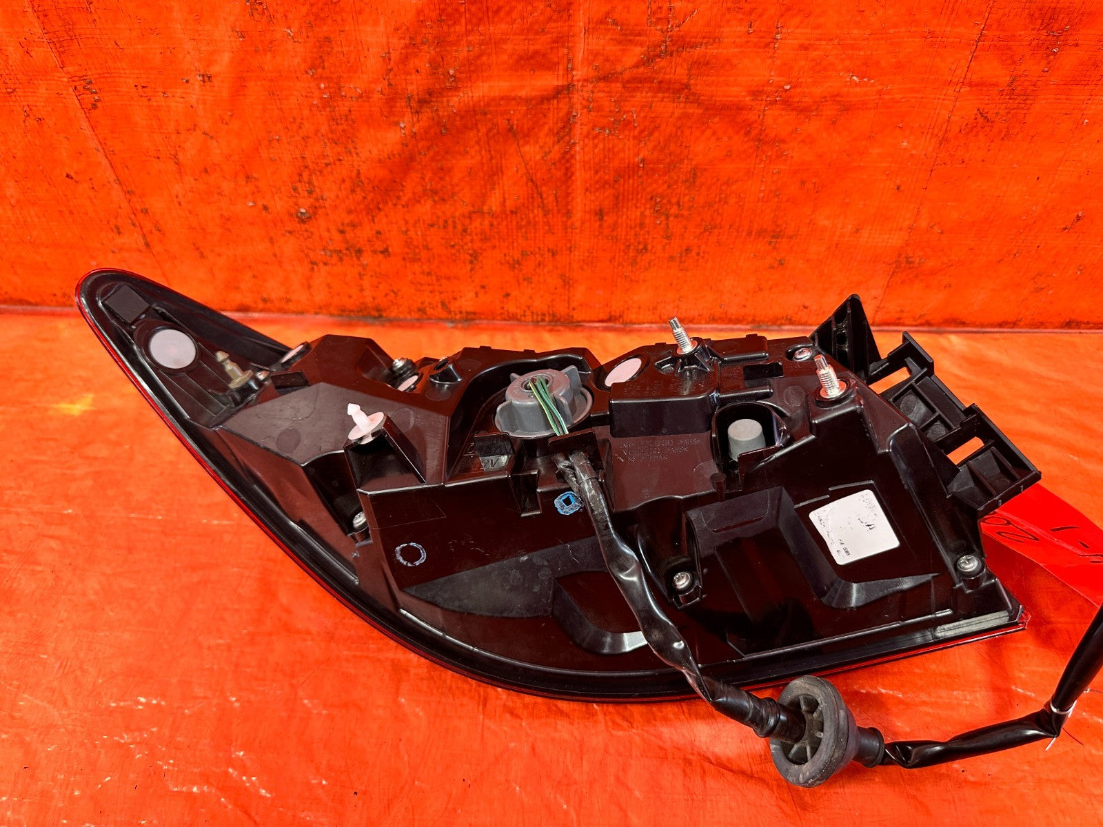 17 20 INFINITI Q60 PASSENGER RIGHT OUTER QUARTER PANEL  TAIL LIGHT LAMP CHIP!7