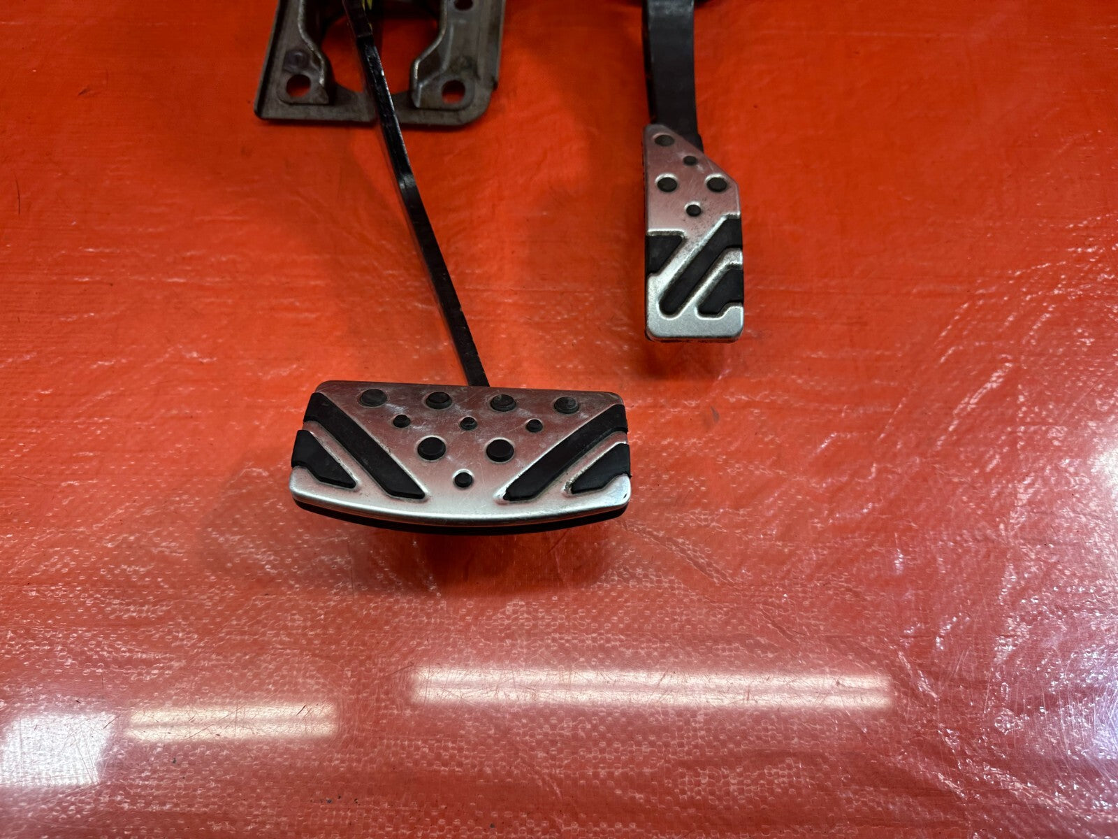 08 15 LANCER EVOLUTION X EVO 10   MR   AUTOMATIC GAS & BRAKE PEDALS   OEM #2174