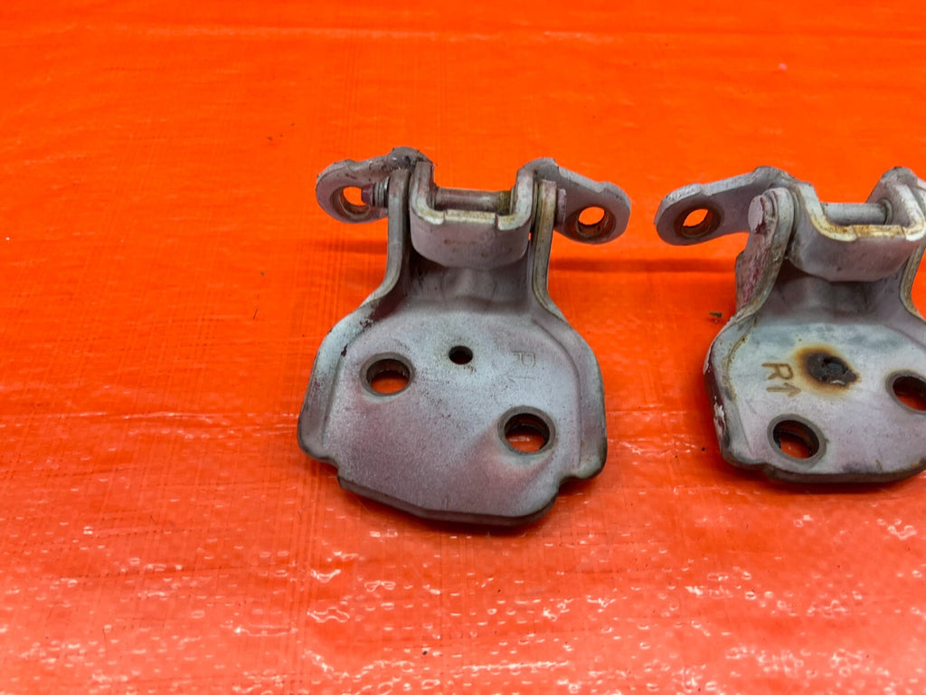 90 01 ACURA INTEGRA SEDAN   RIGHT FRONT DOOR HINGE SET   UPPER LOWER   OEM #1658