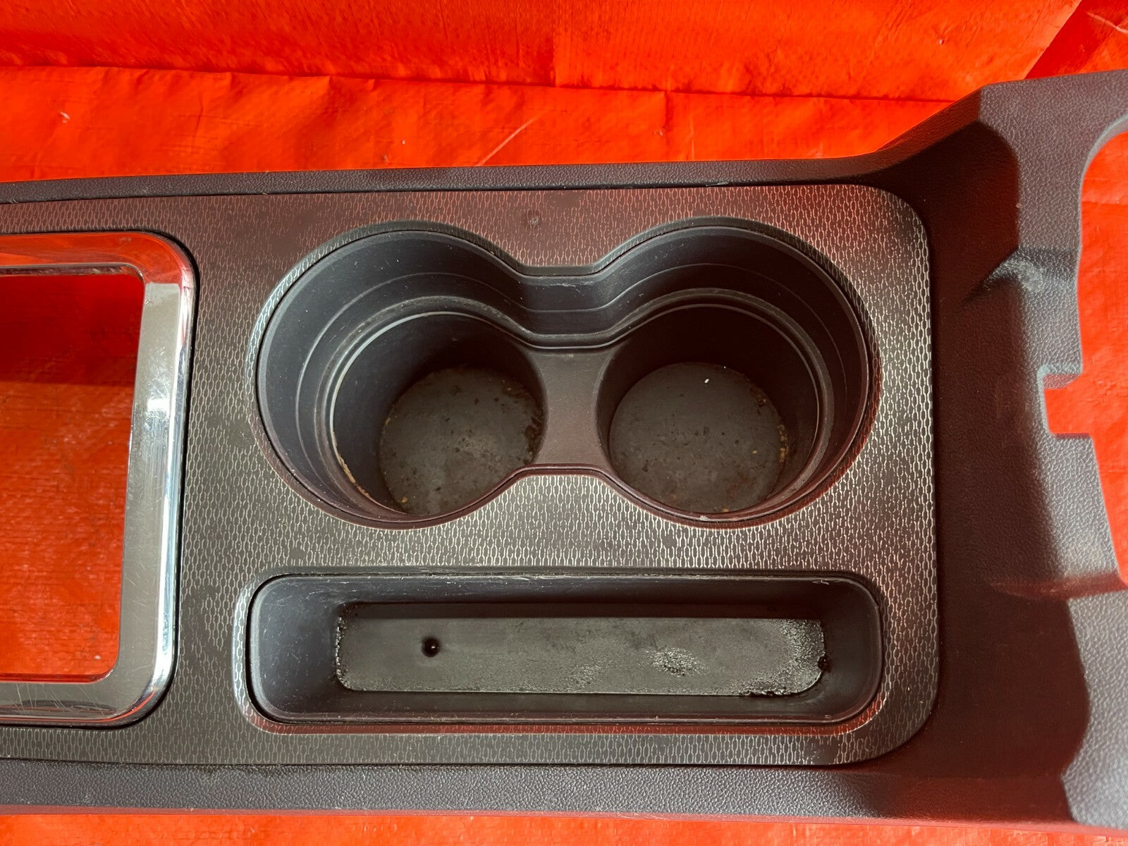 11 14 DODGE CHALLENGER 5.7L R/T AUTOMATIC   INTERIOR SHIFTER CONSOLE CUP HOLDER6