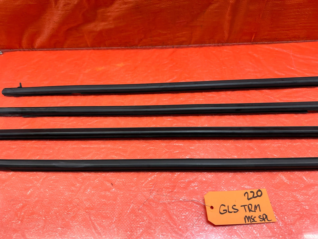 06 11 CIVIC 4D SEDAN   EXTERIOR DOOR WINDOW GLASS TRIM SET LEFT RIGHT   OEM #2207
