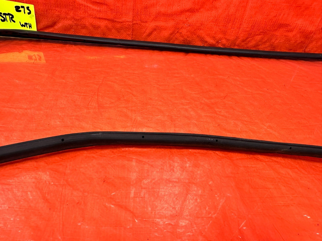 04 08 ACURA TSX   DRIVER LEFT REAR DOOR WEATHER STRIP TRIM SEAL GASKET OEM 27512
