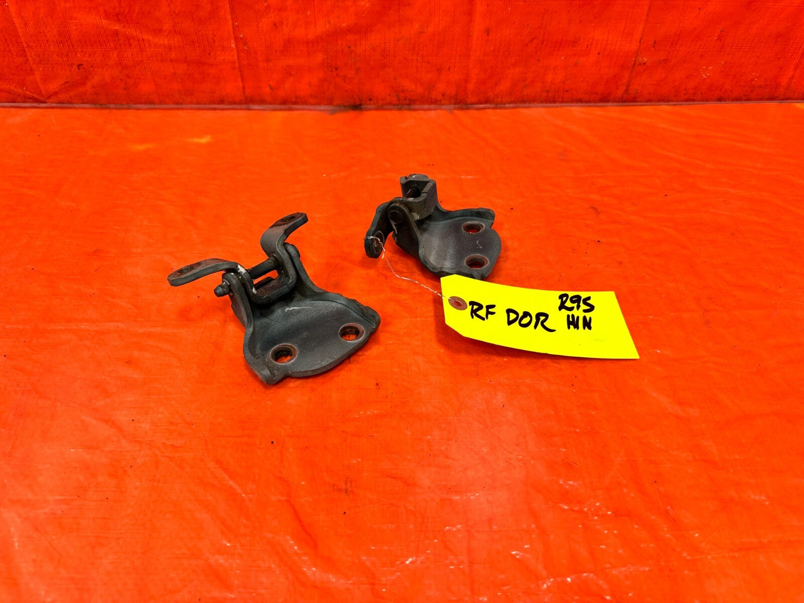 93 97 HONDA DEL SOL   PASSENGER RIGHT FRONT DOOR HINGE SET UPPER LOWER   OEM 2951