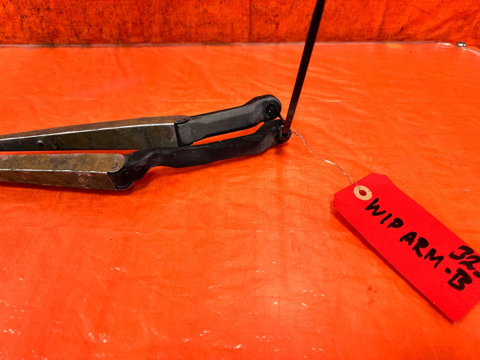 90 91 HONDA CIVIC HATCHBACK   LEFT & RIGHT WINDSHIELD WIPER ARMS   OEM 3251