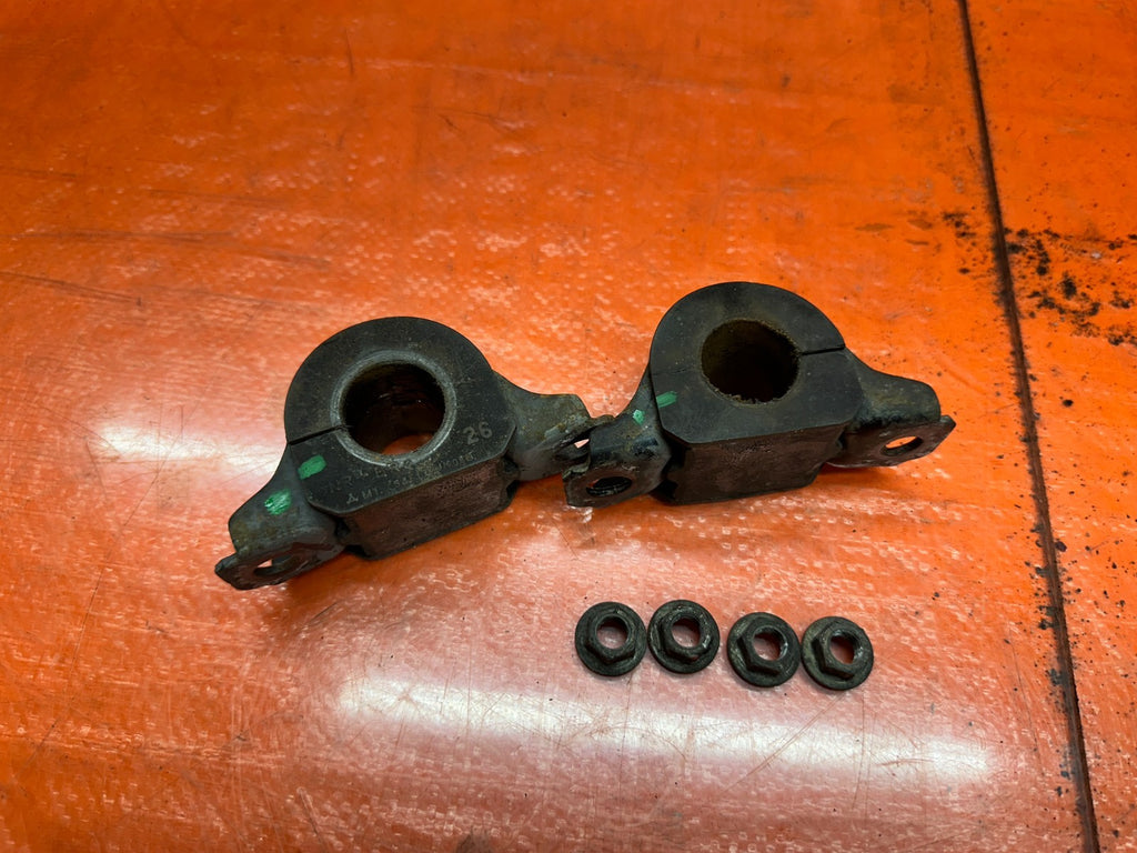 08 15 INFINITI G37 2D  COUPE   SWAY BAR BRACKETS REAR LEFT RIGHT OEM #3286
