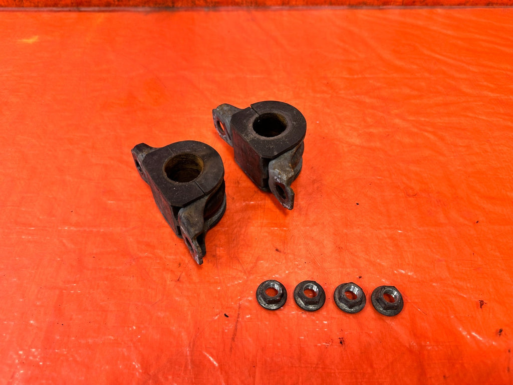 08 15 INFINITI G37 Q60   FRONT SWAY BAR MOUNTING BRACKETS LEFT RIGHT OEM #3281
