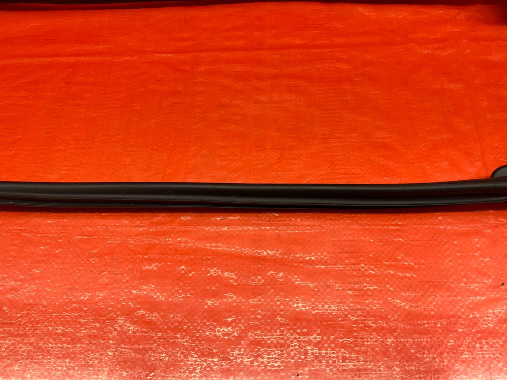 08 15 INFINITI G37 & Q60   RIGHT DOOR   LOWER WEATHER STRIP SEAL OEM #20712