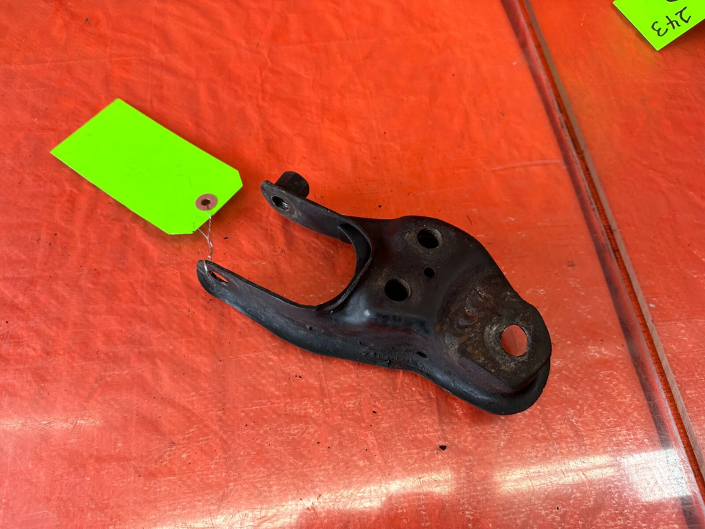 88 91 HONDA CRX   REAR 5 SPEED MANUAL TRANSMISSION BRACKET   OEM FACTORY #2435