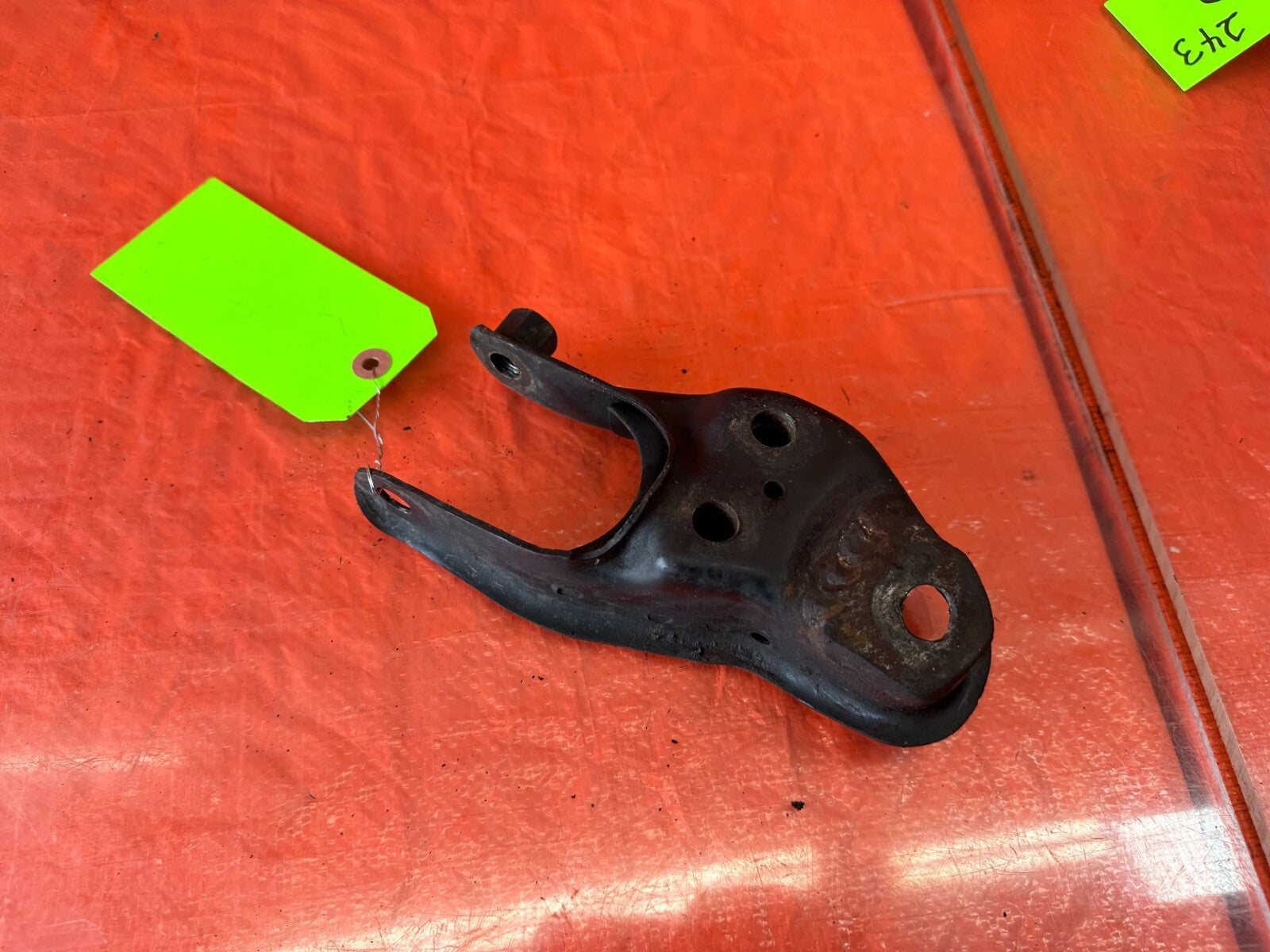 88 91 HONDA CRX   REAR 5 SPEED MANUAL TRANSMISSION BRACKET   OEM FACTORY #2435