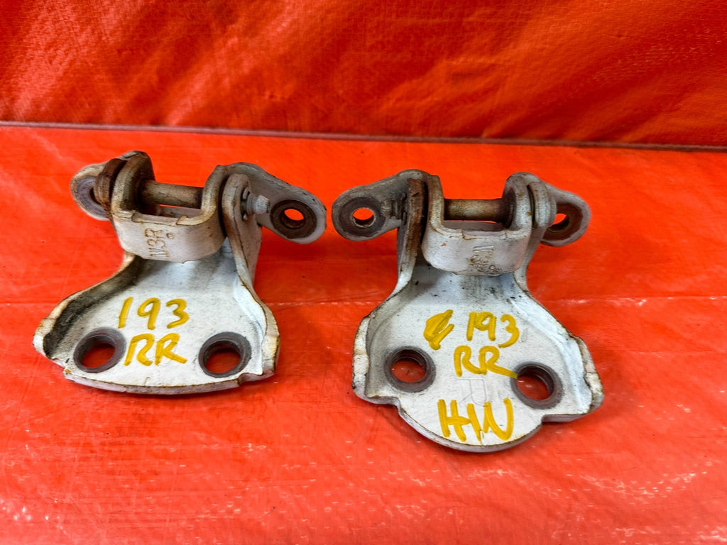 95 98 HONDA ODYSSEY PASSENGER RIGHT REAR UPPER & LOWER DOOR HINGES HINGE SET 1935