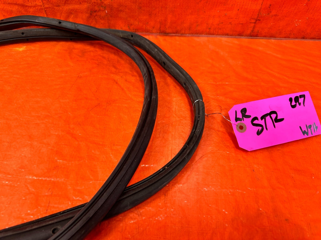 96 00 HONDA CIVIC SEDAN   DRIVER LEFT REAR   WEATHER STRIP SEAL GASKET OEM #2971
