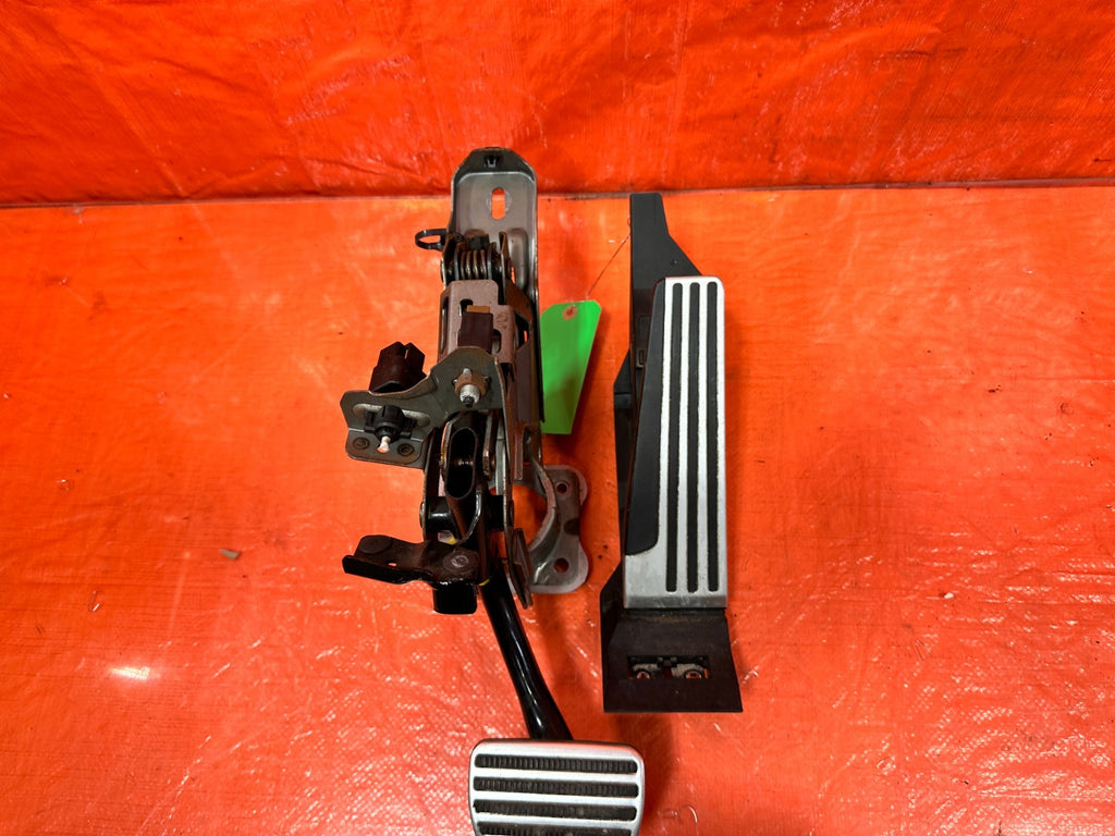 08 15 INFINITI G37 & Q60    2D COUPE   SPORT ALUMINUM TRIM   GAS & BRAKE PEDAL7