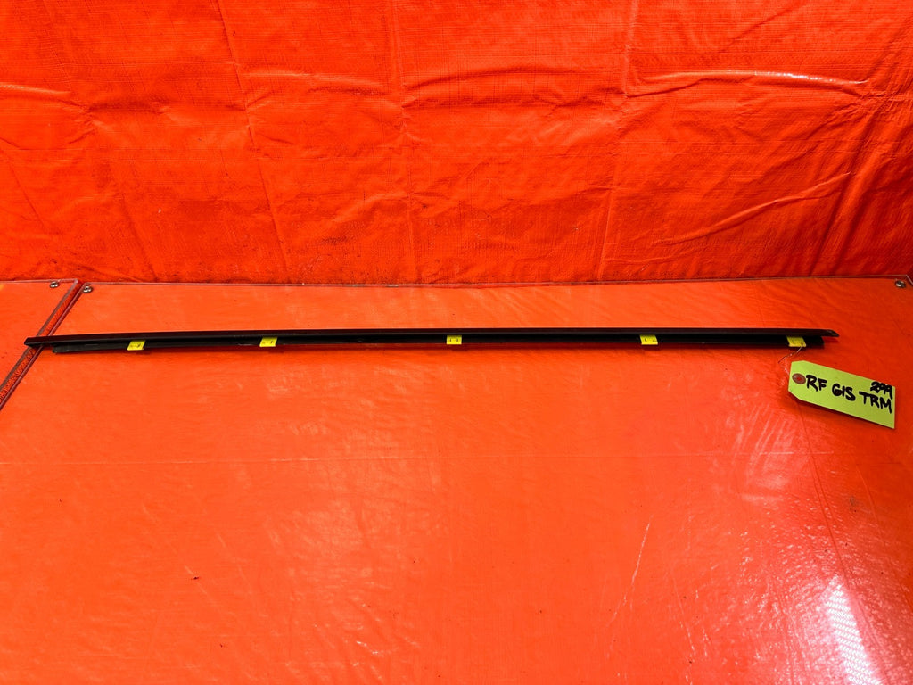 10 16 HYUNDAI GENESIS COUPE   PASSENGER RIGHT EXTERIOR WINDOW GLASS TRIM OEM 2990