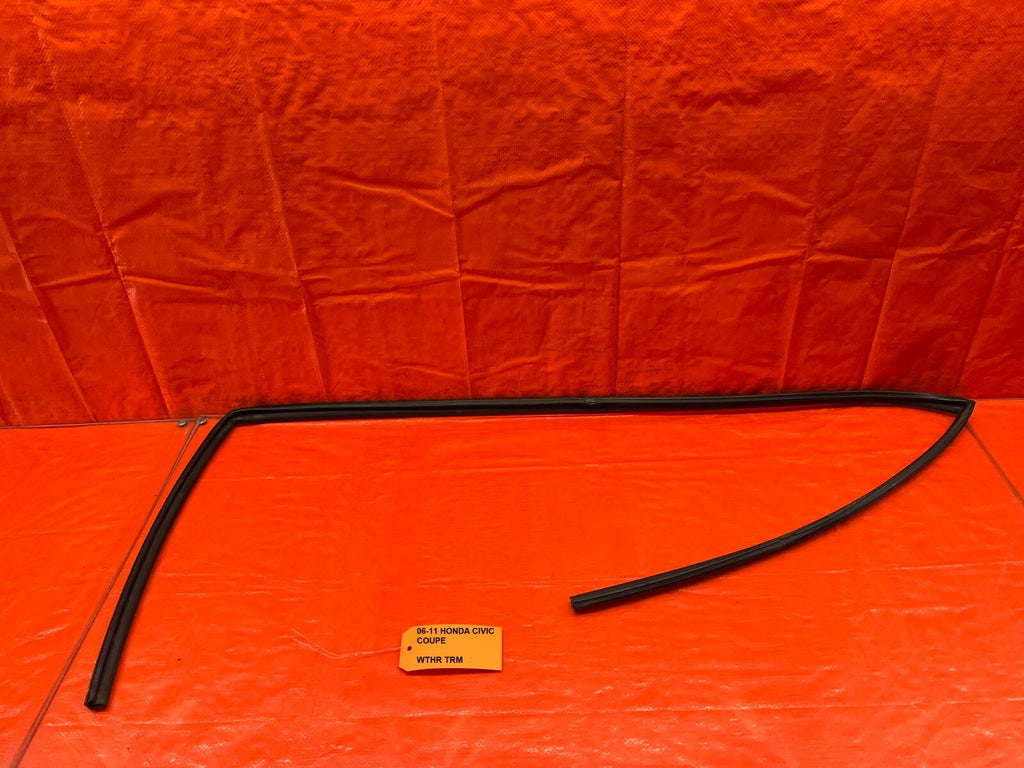 06 11 HONDA CIVIC 2D COUPE   DRIVER LEFT WINDOW GLASS RUN CHANNEL   OEM #2370