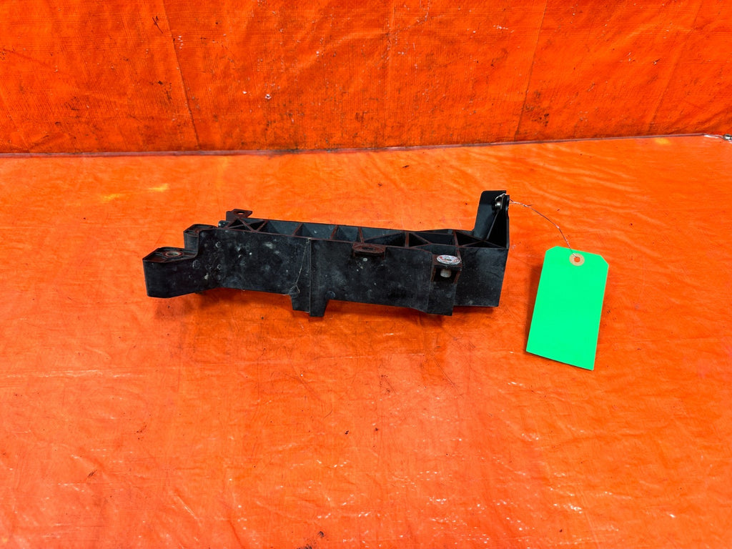 14 15 INFINITI Q50 3.7L PASSENGER RIGHT LOWER HEADLIGHT HEADLAMP BRACKET OEM 3131