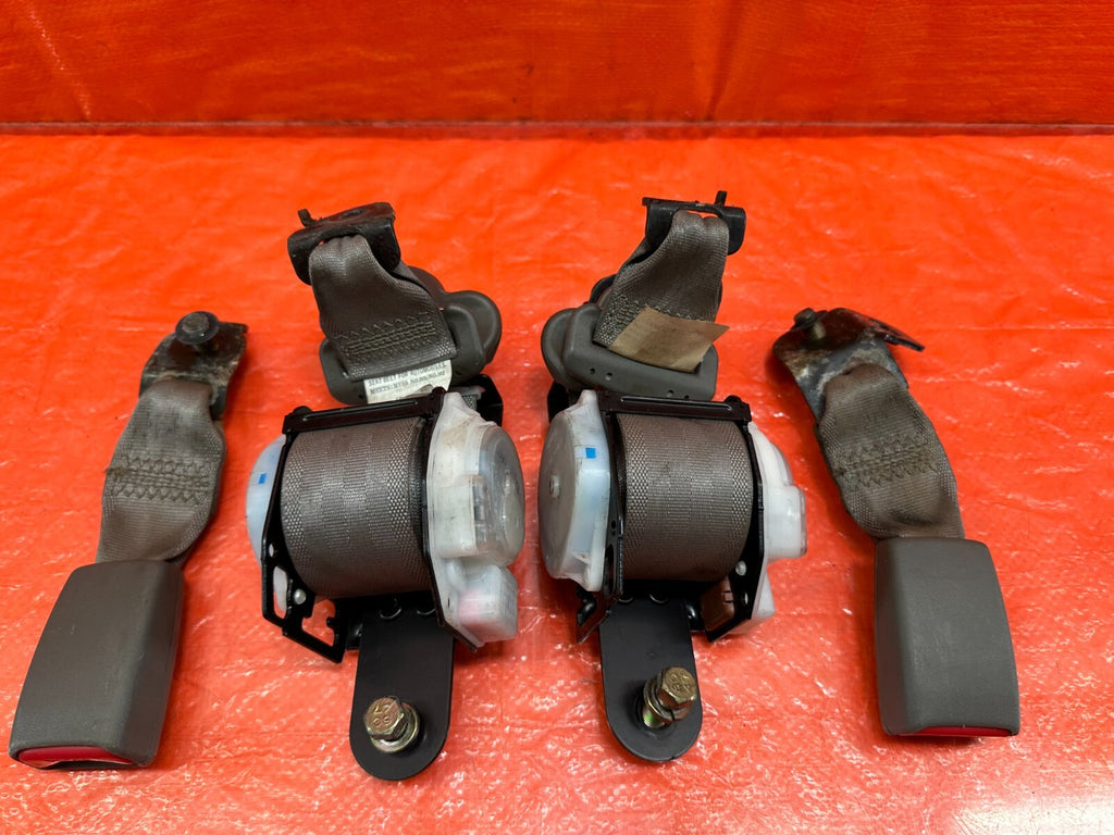 02 06 ACURA RSX TYPE S & BASE   REAR SEAT BELT SET LEFT RIGHT   TAN   OEM #1838