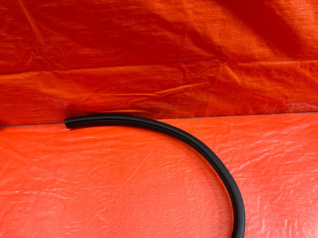 10 16 HYUNDAI GENESIS COUPE ON THE CHASSIS RIGHT DOOR WEATHER STRIP SEAL OEM 2195