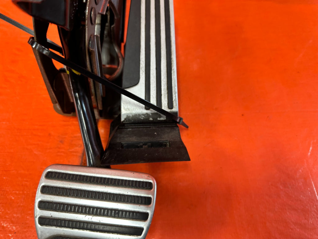 08 15 INFINITI G37 & Q60  2D COUPE   SPORT ALUMINUM TRIM   GAS & BRAKE PEDAL 3202
