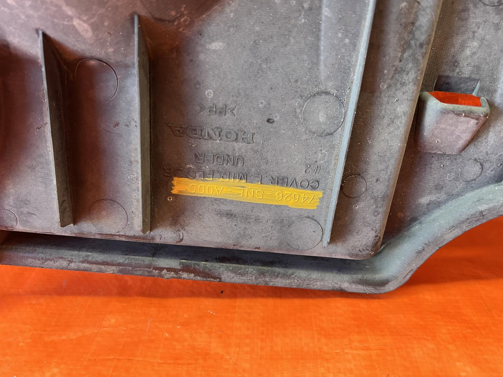 06 11 CIVIC 4D SEDAN   MID FLOOR COVER PLASTIC TRIM SHROUD   OEM #15111