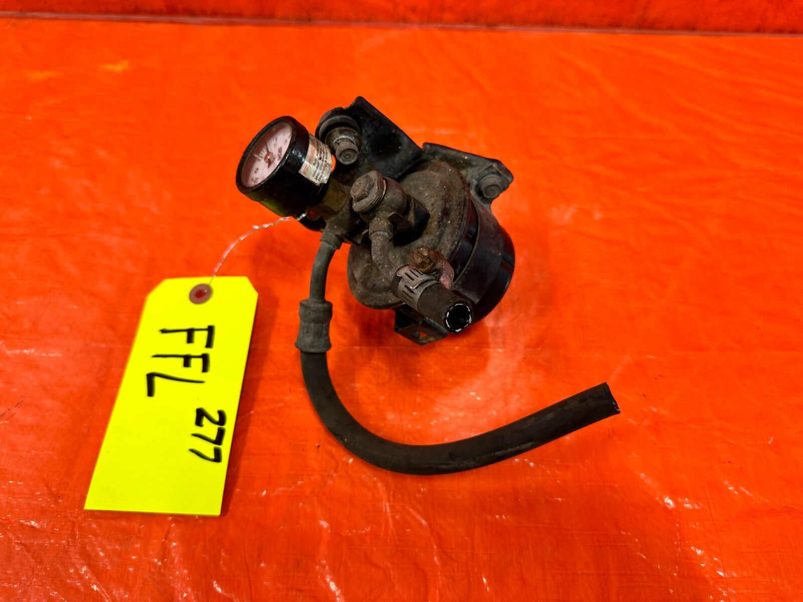 88 91 HONDA CRX   FUEL FILTER MOUNTING BRACKET W/ FILTER   OEM FACTORY #2772
