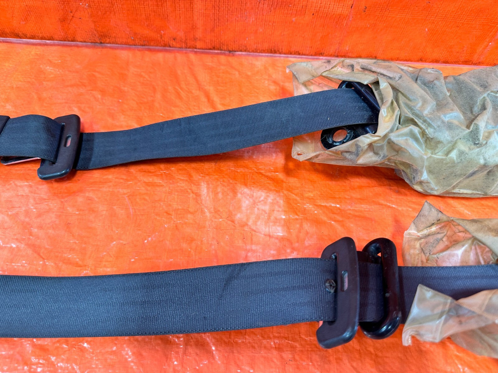 88 89 HONDA CRX DX SI   LEFT & RIGHT FRONT SEAT BELTS    OEM FACTORY #2776