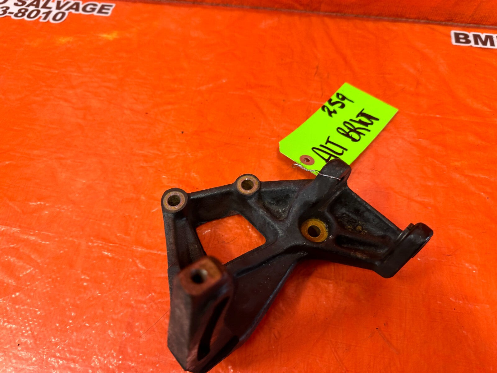 93 01 HONDA PRELUDE   H22 ENGINE MODELS ONLY   ALTERNATOR BRACKET   OEM #2595