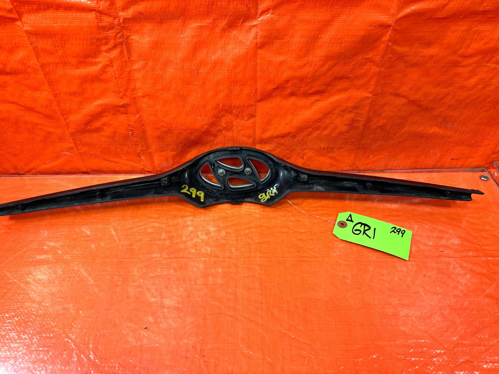 13 16 HYUNDAI GENESIS COUPE   FRONT GRILLE W/ TRIM   OEM #2995