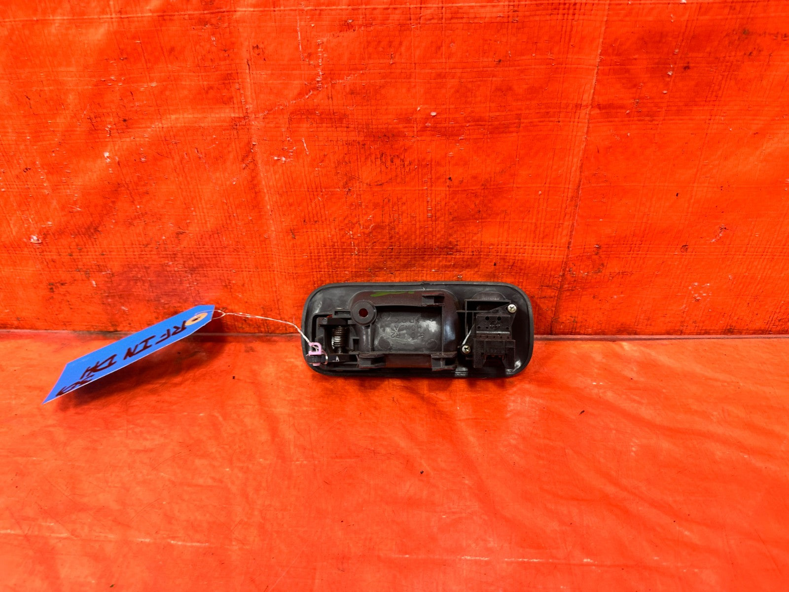 97 01 HONDA CR V CRV   RIGHT FRONT INTERIOR DOOR HANDLE TRIM W/ LOCK OEM 3011