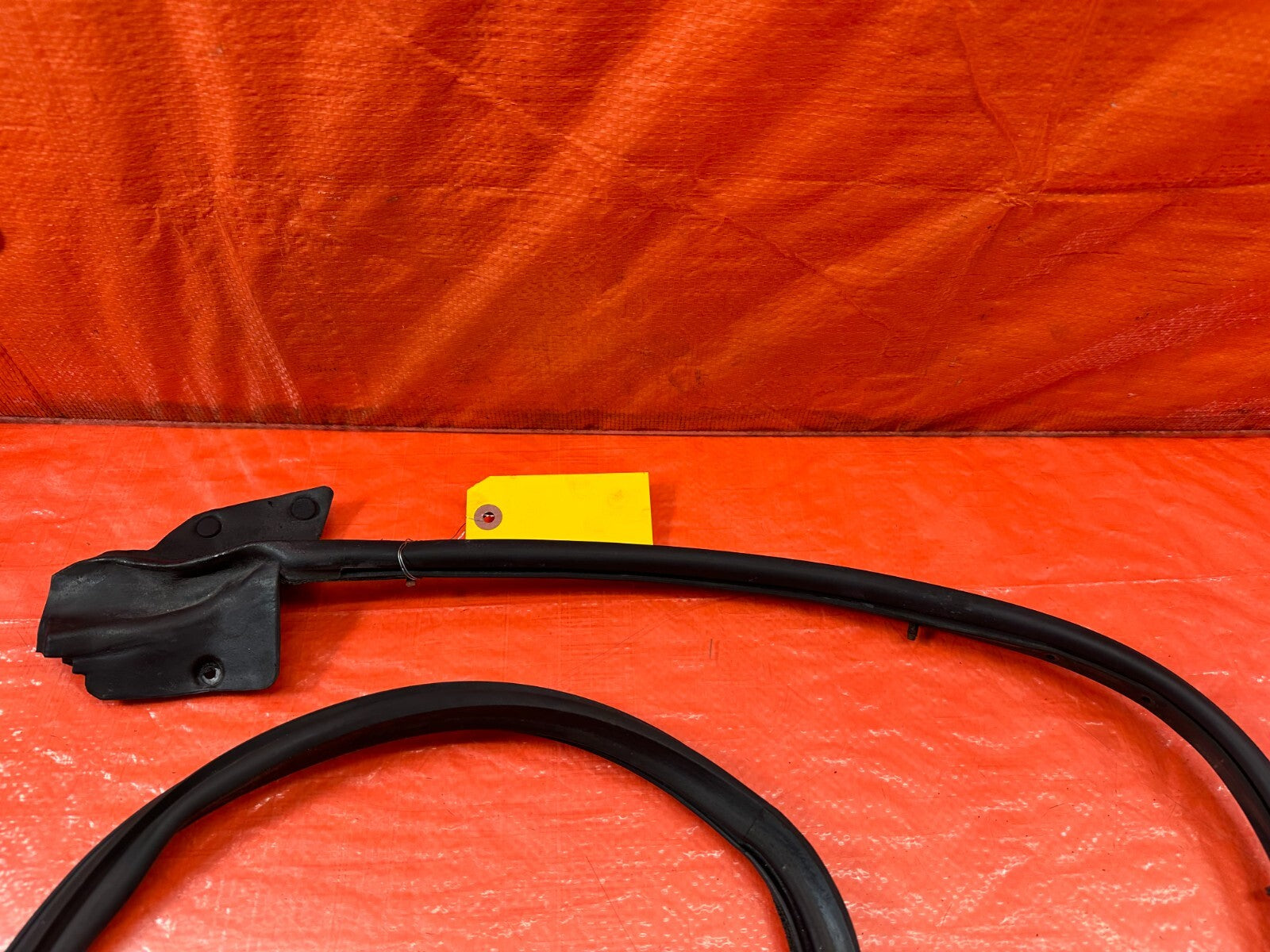 94 01 ACURA INTEGRA SEDAN DRIVER LEFT REAR WEATHER STRIP TRIM SEAL OEM #2297