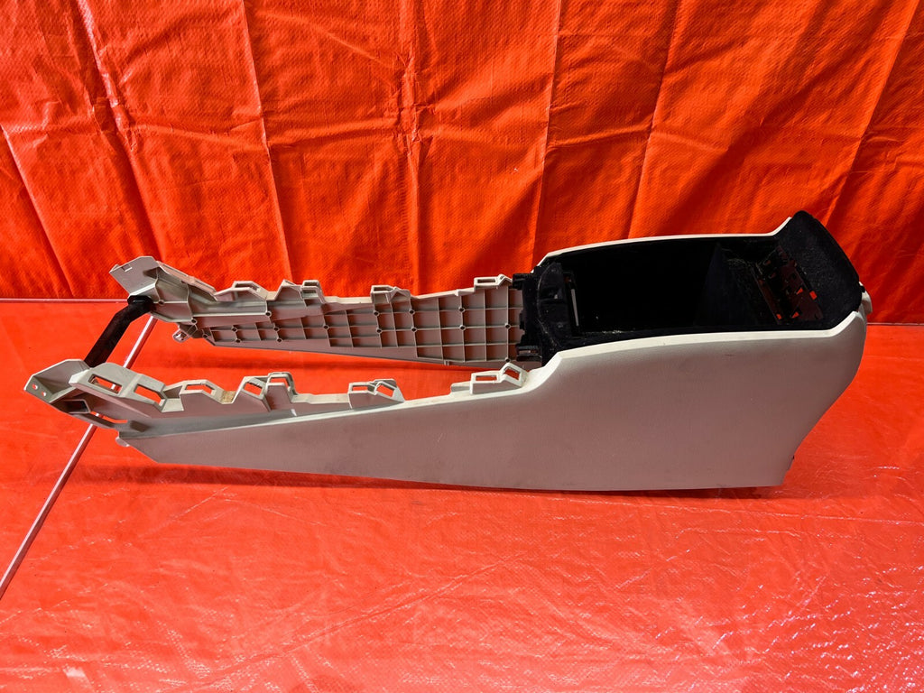 14 15 INFINITI Q50   BARE   ARM REST / CENTER CONSOLE STORAGE COMPARTMENT OEM0