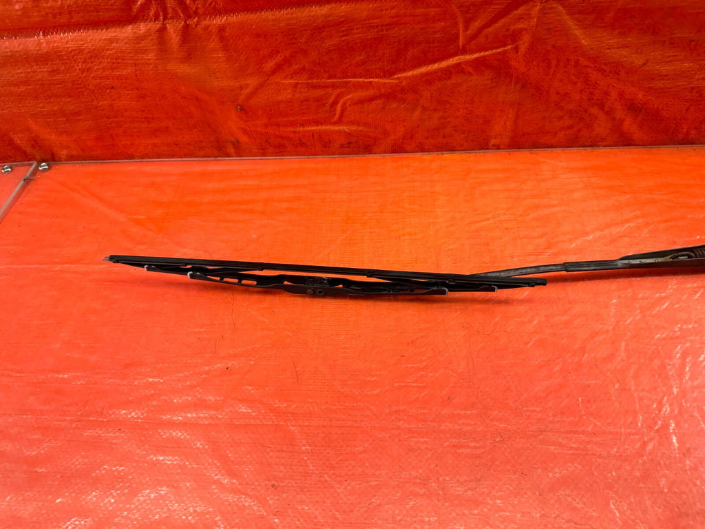 88 89 HONDA CRX DX SI   REAR TAIL GATE HATCHBACK WINDSHIELD WIPER ARM   OEM #2435