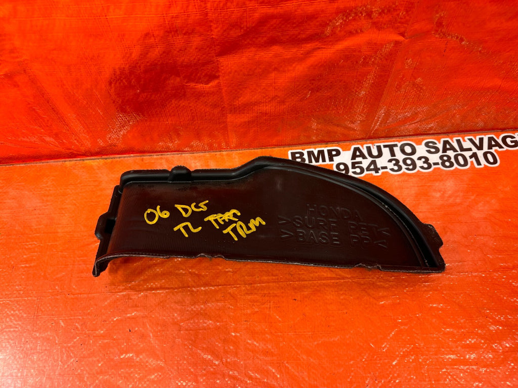 02 06 ACURA RSX   DRIVER LEFT TAIL LIGHT LAMP TRIM  BLACK   OEM #06DC53