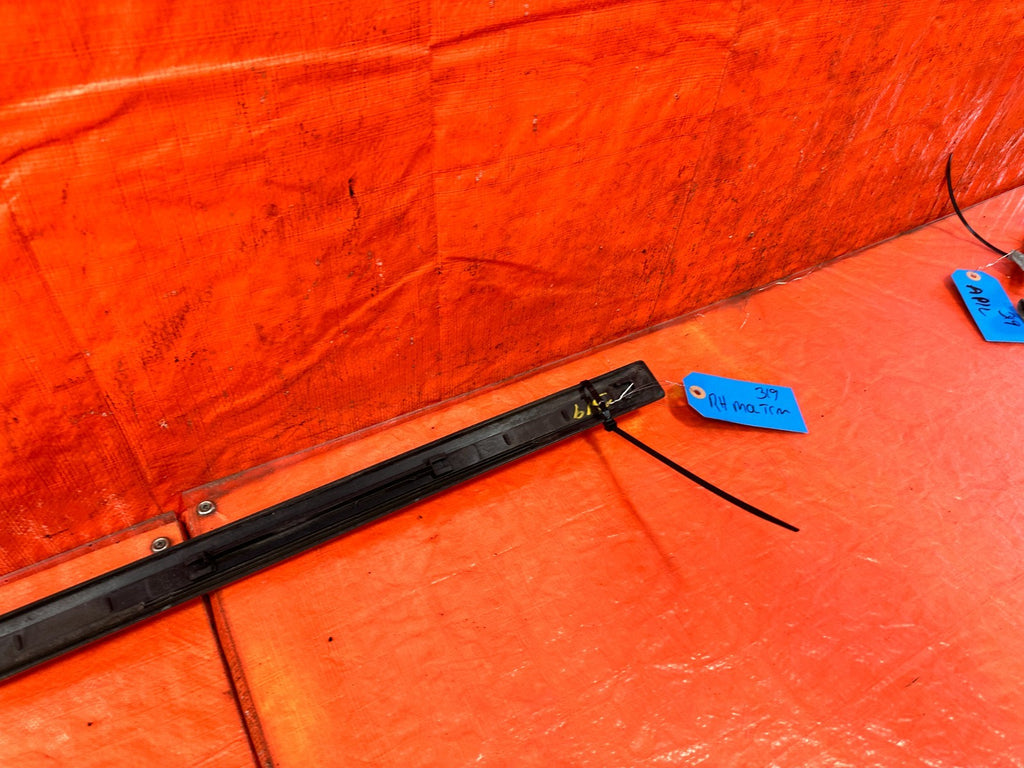 96 00 HONDA CIVIC COUPE   PASSENGER RIGHT DOOR MOLDING TRIM   RED   OEM 3197