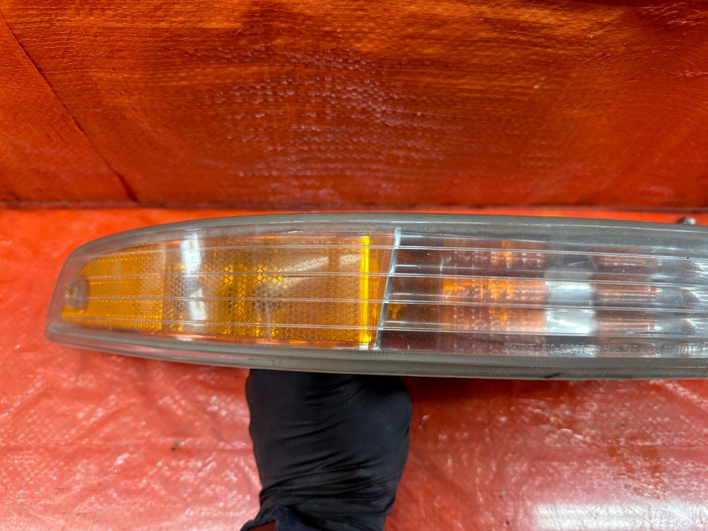 94 97 ACURA INTEGRA PASSENGER RIGHT BUMPER TURN SIGNAL CORNER LIGHT   OEM #2263