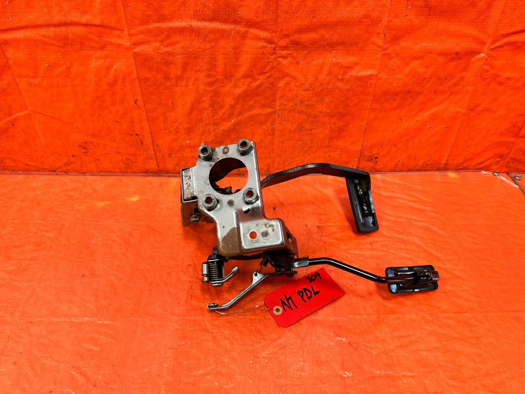 94 01 ACURA INTEGRA   AUTOMATIC TRANSMISSION MODEL   GAS AND BRAKE PEDAL OEM 3094
