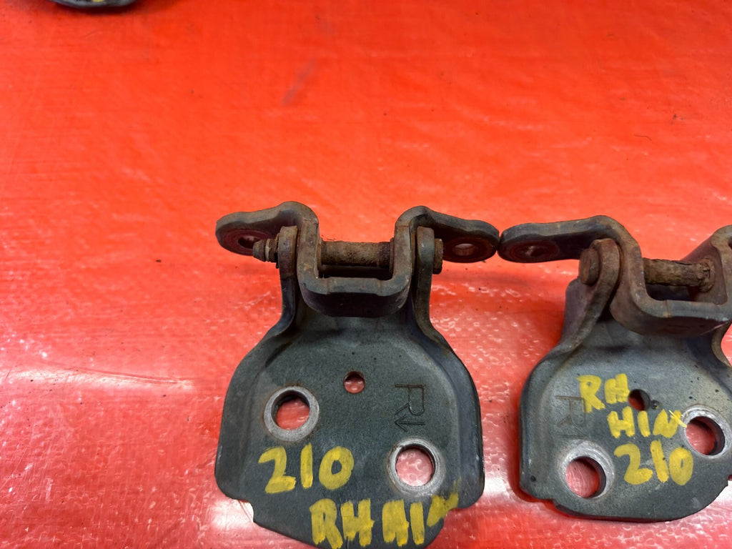 97 01 HONDA PRELUDE   DOOR HINGE SET HINGES   UPPER & LOWER   RIGHT SIDE OEM 2107