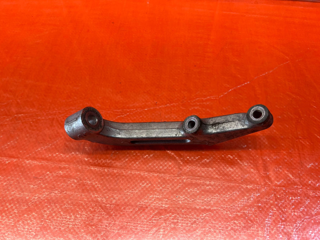 94 01 INTEGRA   AUTOMATIC FRONT ENGINE STIFFENER TRANSMISSION BRACKET   OEM #15910