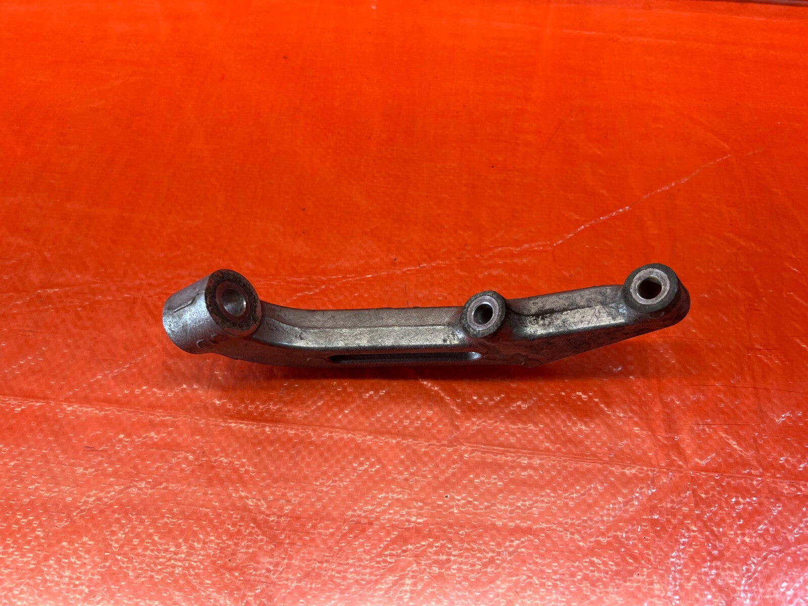 94 01 INTEGRA   AUTOMATIC FRONT ENGINE STIFFENER TRANSMISSION BRACKET   OEM #15910