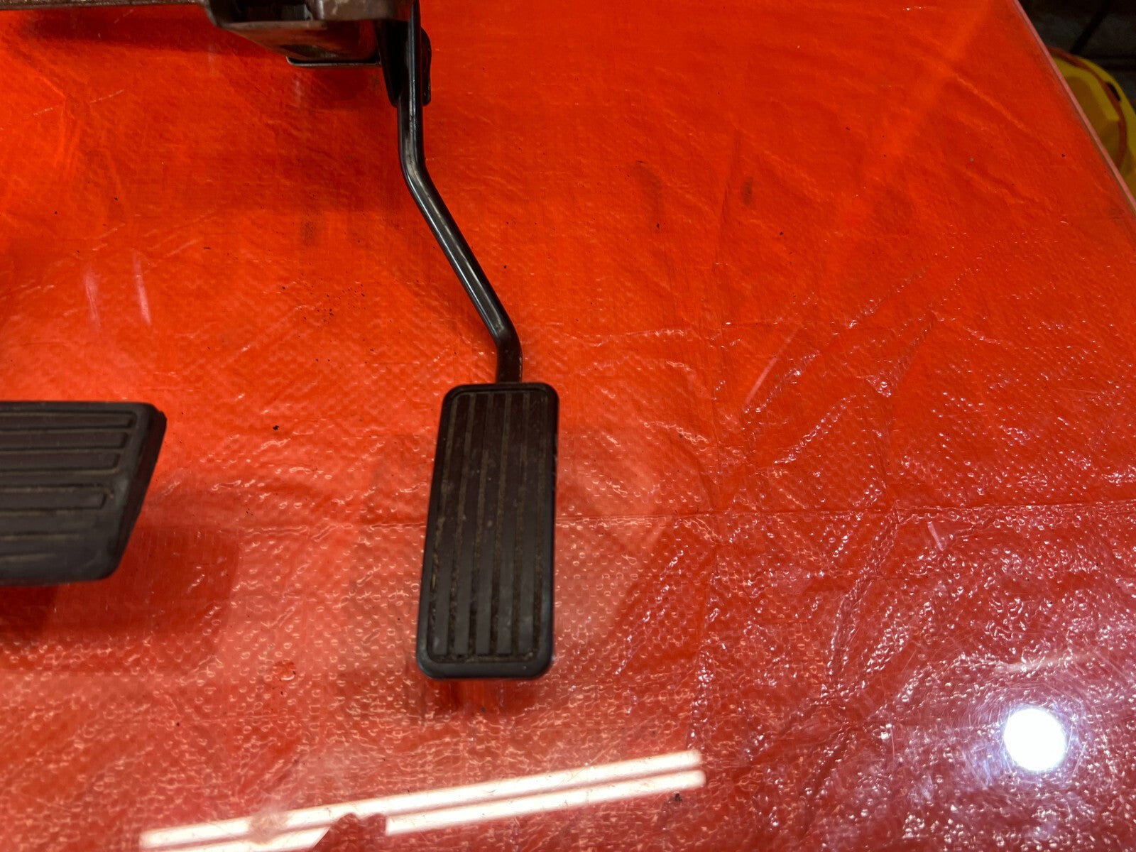 94 01 ACURA INTEGRA   AUTOMATIC TRANSMISSION MODEL   GAS AND BRAKE PEDAL OEM 1193
