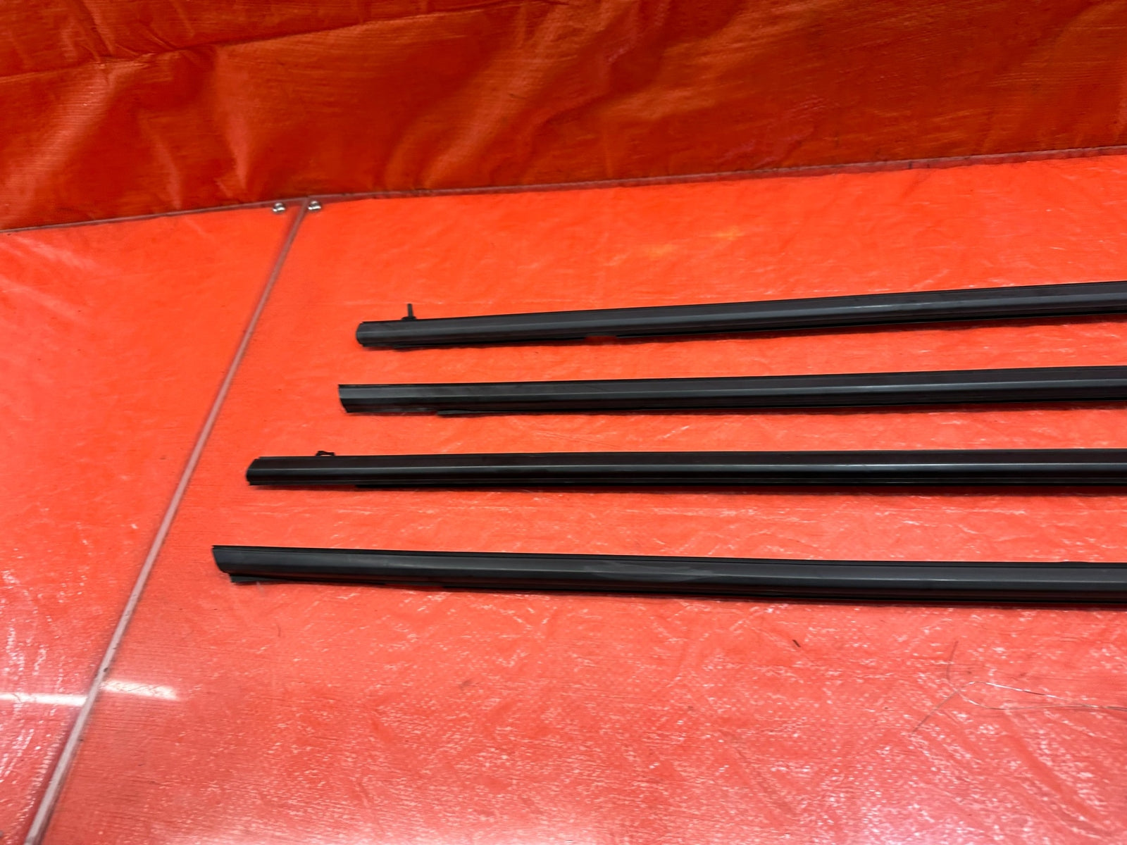 06 11 CIVIC 4D SEDAN   EXTERIOR DOOR WINDOW GLASS TRIM SET LEFT RIGHT   OEM #2208