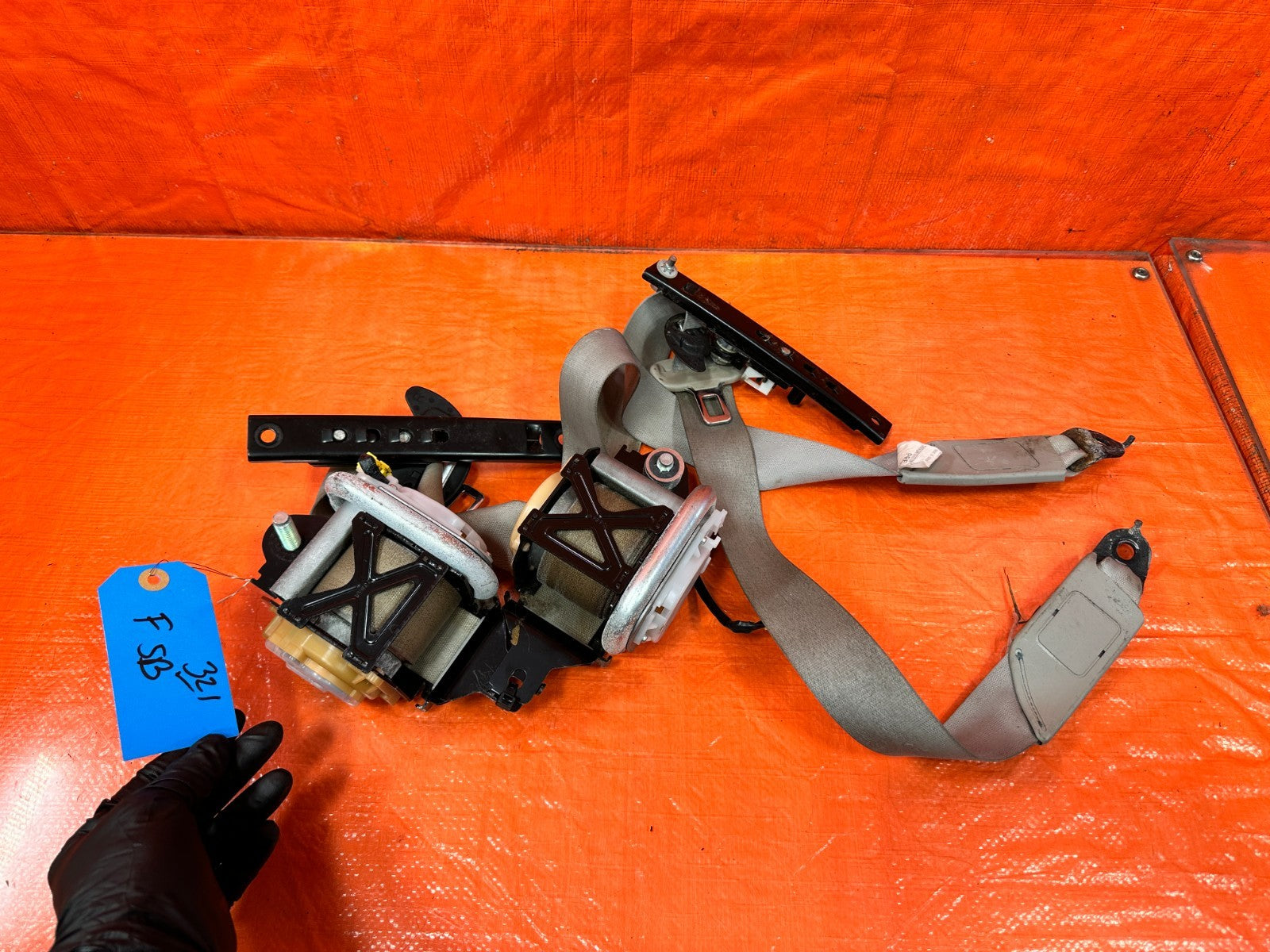 09 10 ACURA TSX   FRONT SEAT BELT SET   LEFT & RIGHT SEAT BELTS   GRAY OEM #3217