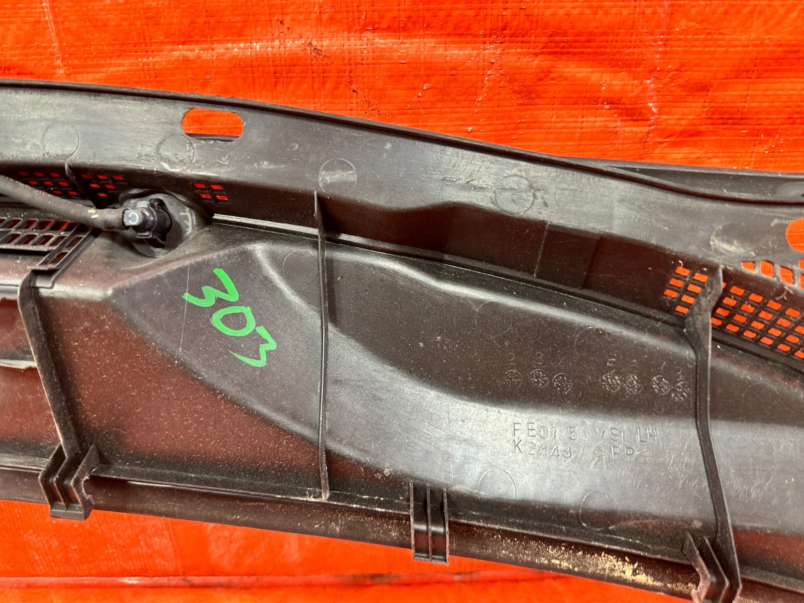 04 11 MAZDA RX8 RX 8   WINDSHIELD WIPER COWL TRIM PLASTIC   OEM FACTORY #30311
