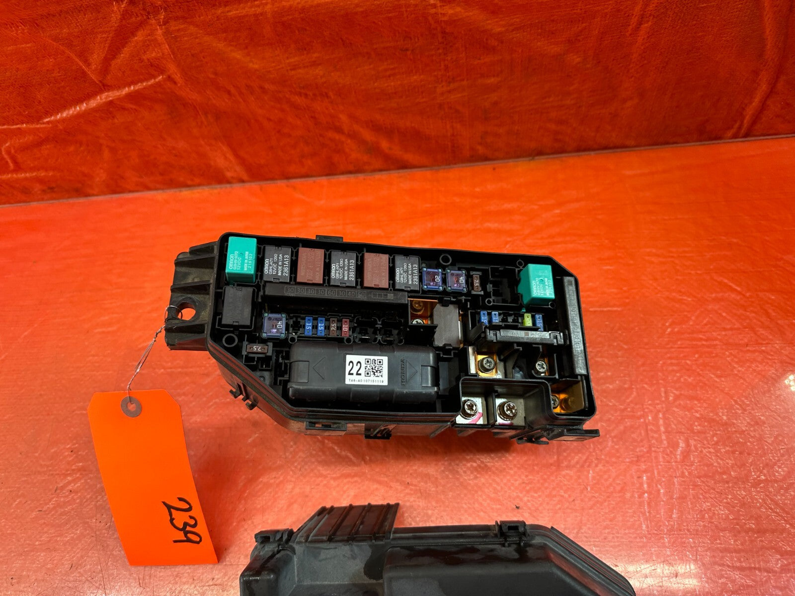 2012 12 HONDA ACCORD SEDAN 2.4L SE   EXTERIOR ENGINE BAY UNDER HOOD FUSE BOX 2391