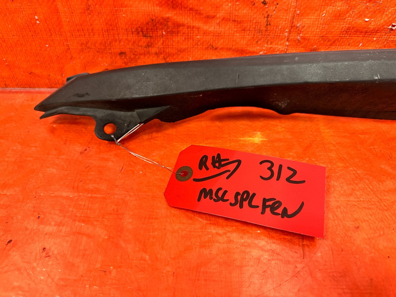 04 05 ACURA TSX   TOP OF THE FENDER   PASSENGER RIGHT TRIM PLASTIC   OEM #3121